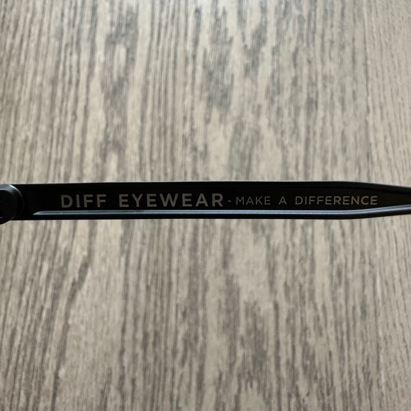 DIFF Bella Polarized Sunglasses - Picture 7 of 7